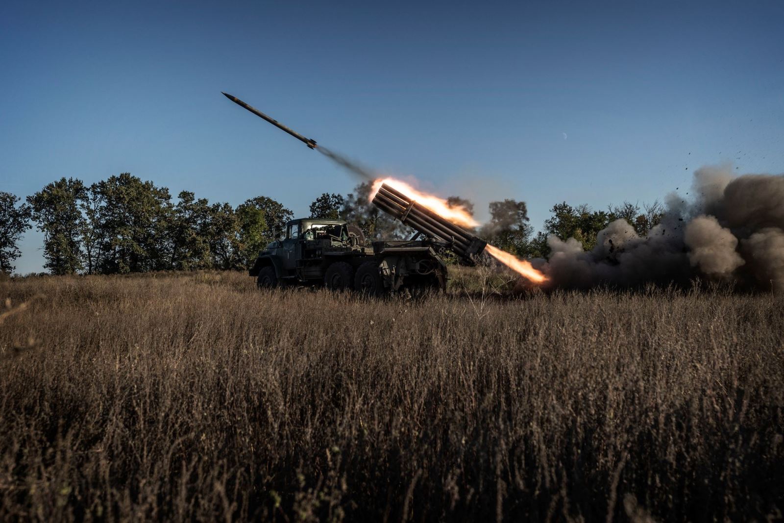 EU chậm tiến độ cung cấp đạn pháo cho Ukraine