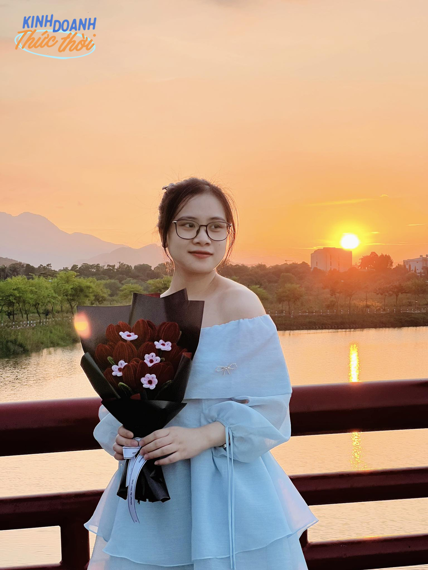 Cô gái có hai bằng đại học vô tình khởi nghiệp làm hoa kẽm nhung thành công khi đối mặt áp lực ở nhà chăm con sau sinh - Ảnh 1. Cô gái có hai bằng đại học vô tình khởi nghiệp làm hoa kẽm nhung thành công khi đối mặt áp lực ở nhà chăm con sau sinh - Ảnh 1.