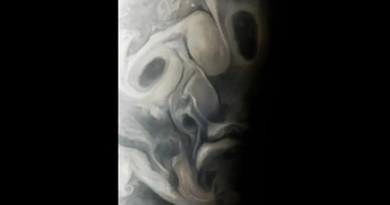 Tàu vũ trụ NASA gửi về hình ảnh giống khuôn mặt người