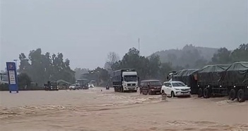 Hà Tĩnh: Mưa lũ khiến nhiều khu vực ngập sâu, sạt lở nghiêm trọng