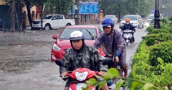 Mưa lớn trên đất liền và gió mạnh, sóng lớn trên các vùng biển Mưa lớn trên đất liền và gió mạnh, sóng lớn trên các vùng biển