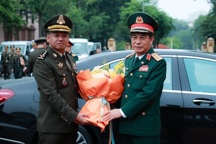 Đại tướng Phan Văn Giang đón Phó thủ tướng, Bộ trưởng Bộ Quốc phòng Campuchia