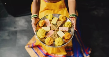 Lời khuyên từ các chuyên gia để tránh tăng cân trong mùa tiệc cuối năm Lời khuyên từ các chuyên gia để tránh tăng cân trong mùa tiệc cuối năm