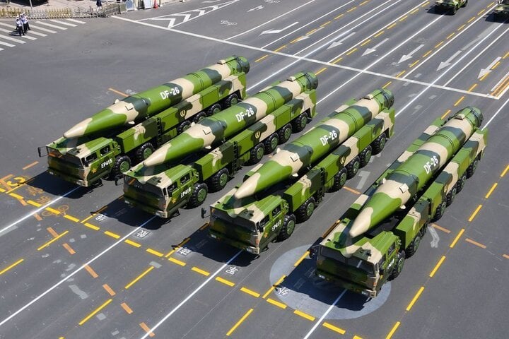 Tên lửa tầm trung DF-26 trong cuộc duyệt binh ở Bắc Kinh, 2015.