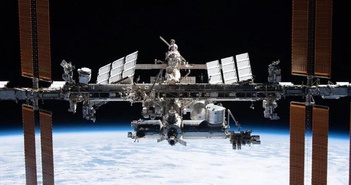 Bị đe dọa, tàu Nga 2 lần đẩy Trạm Vũ trụ quốc tế "bỏ chạy"