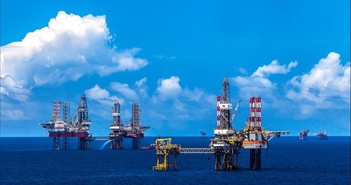 Giá xăng dầu hôm nay (19/11): Dầu thô kết thúc tuần giảm giá