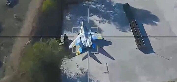 Chiếc MiG-29 của Ukraine bị UAV Lancet nhắm mục tiêu.