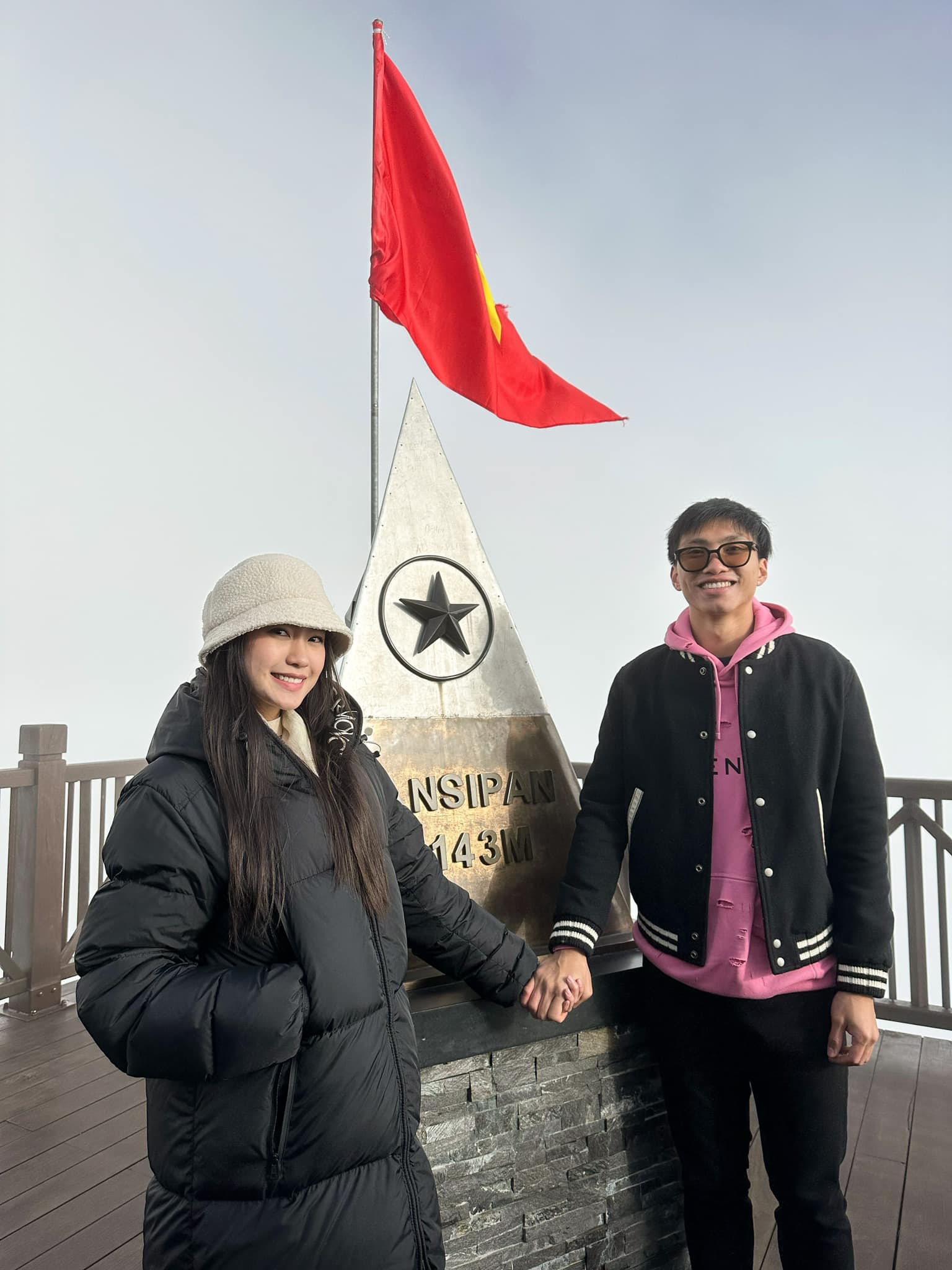Đáp lại ánh mắt tình tứ của Doãn Hải My, Đoàn Văn Hậu bị phát hiện liên tục làm điều này với vợ- Ảnh 11. Đáp lại ánh mắt tình tứ của Doãn Hải My, Đoàn Văn Hậu bị phát hiện liên tục làm điều này với vợ- Ảnh 11.