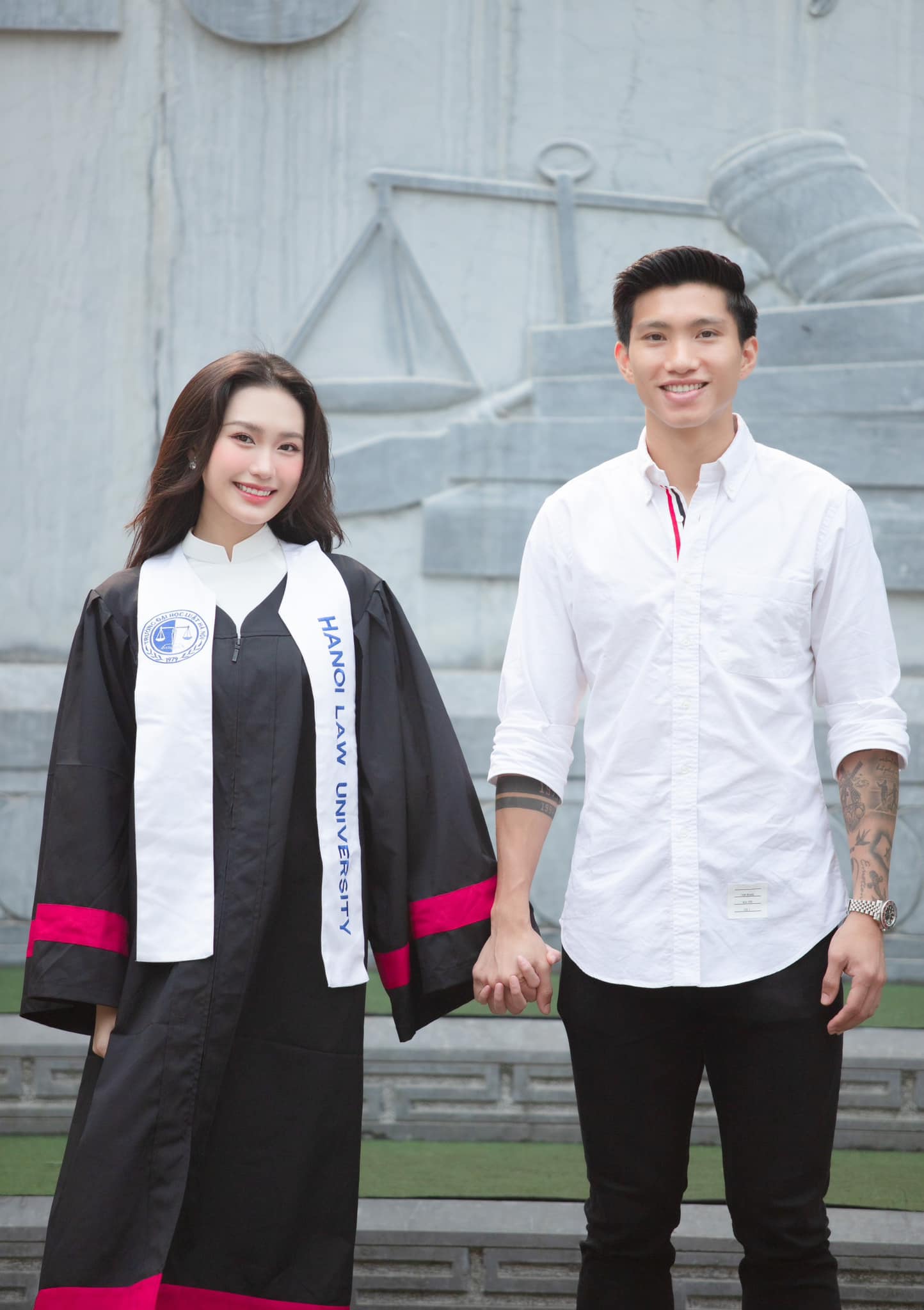 Đáp lại ánh mắt tình tứ của Doãn Hải My, Đoàn Văn Hậu bị phát hiện liên tục làm điều này với vợ- Ảnh 12. Đáp lại ánh mắt tình tứ của Doãn Hải My, Đoàn Văn Hậu bị phát hiện liên tục làm điều này với vợ- Ảnh 12.
