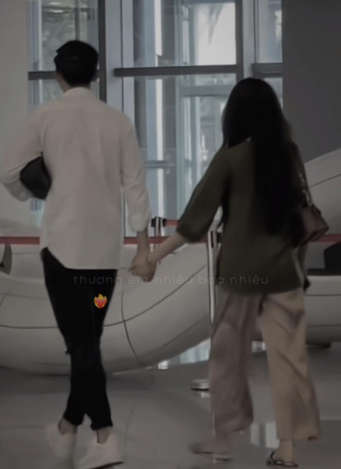 Đáp lại ánh mắt tình tứ của Doãn Hải My, Đoàn Văn Hậu bị phát hiện liên tục làm điều này với vợ- Ảnh 13. Đáp lại ánh mắt tình tứ của Doãn Hải My, Đoàn Văn Hậu bị phát hiện liên tục làm điều này với vợ- Ảnh 13.