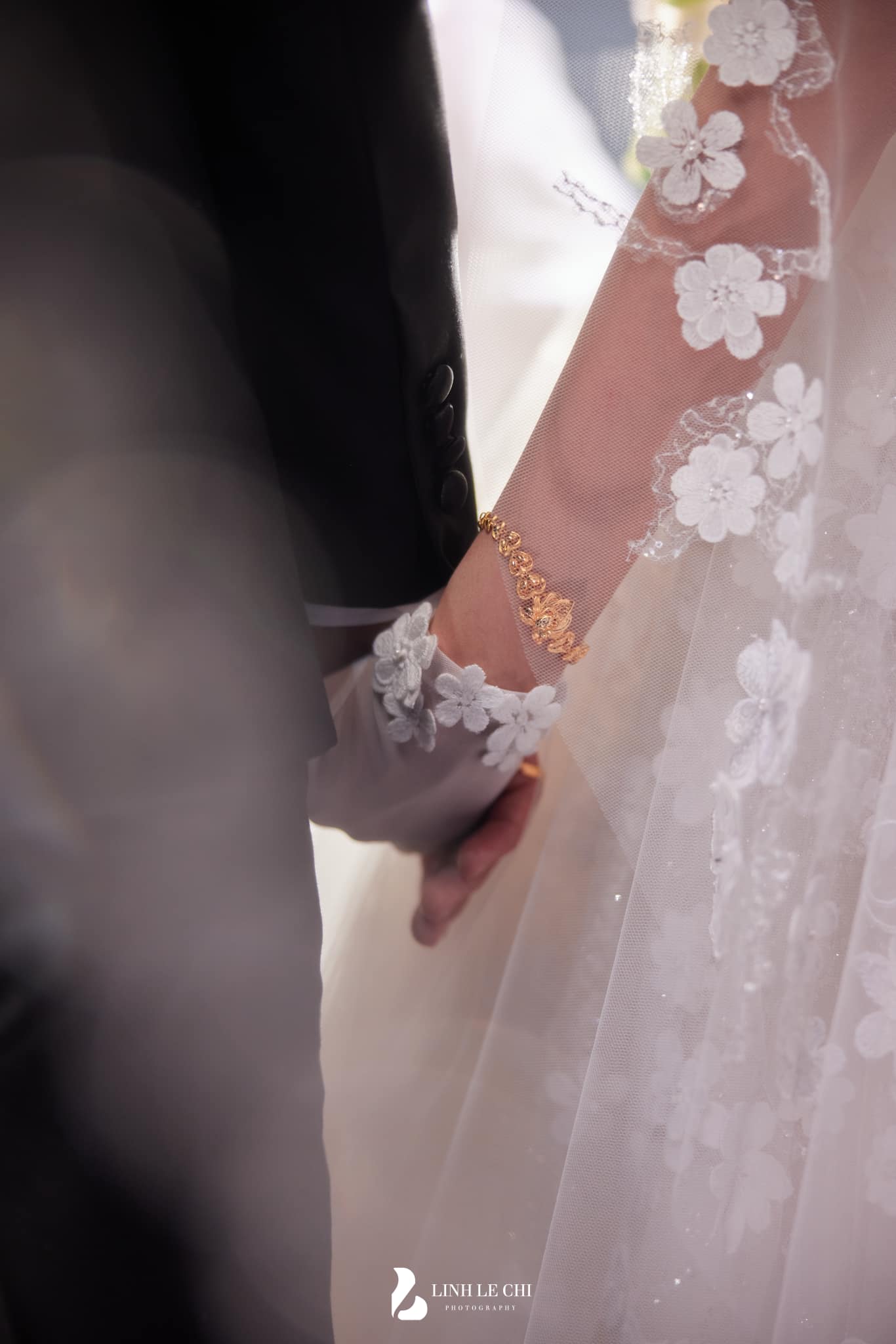 Đáp lại ánh mắt tình tứ của Doãn Hải My, Đoàn Văn Hậu bị phát hiện liên tục làm điều này với vợ- Ảnh 9. Đáp lại ánh mắt tình tứ của Doãn Hải My, Đoàn Văn Hậu bị phát hiện liên tục làm điều này với vợ- Ảnh 9.