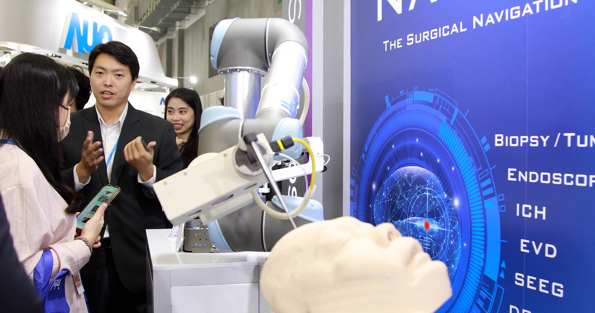 AI tiếp tục gây sốt ở hội chợ công nghệ sức khỏe lớn nhất châu Á  - Ảnh 1.
