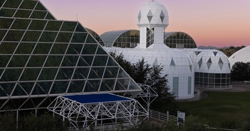 Biosphere 2: Hệ sinh thái khép kín lớn nhất thế giới, có đại dương mô phỏng và môi trường sống thám hiểm không gian!