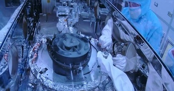 Mỹ trưng bày mẫu vật tiểu hành tinh do tàu vũ trụ của NASA mang về Trái đất