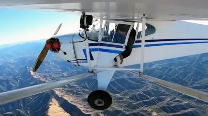Dàn cảnh máy bay rơi 'câu view', YouTuber Mỹ bị kết án tù