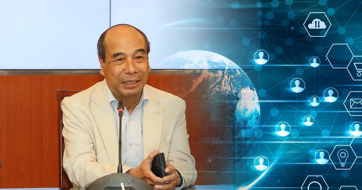 Giáo sư Hồ Tú Bảo, Giám đốc Phòng Khoa học dữ liệu, Viên nghiên cứu cao cấp về toán.