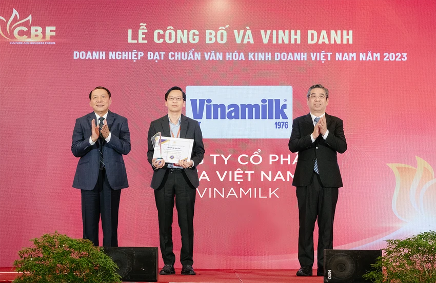 Vinamilk được vinh danh 'Doanh nghiệp đạt chuẩn văn hóa kinh doanh Việt Nam'