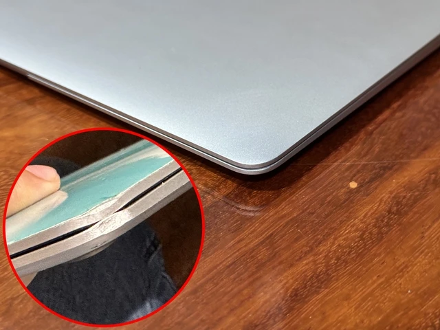 Vỏ một chiếc MacBook trước (ảnh nhỏ) và sau khi được xử lý