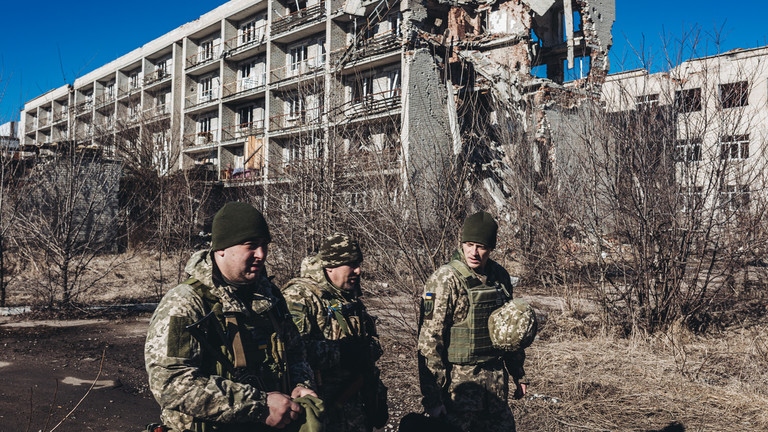 ukraine xác nhận rút khỏi thành trì chiến lược maryinka hình ảnh 1 ukraine xac nhan rut khoi thanh tri chien luoc maryinka hinh anh 1