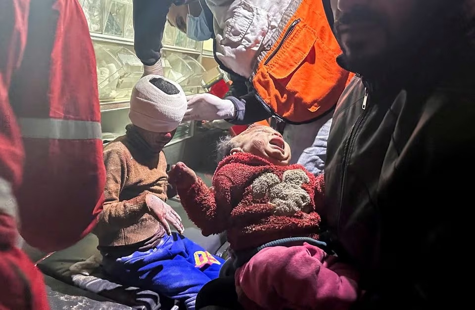 Em bé 1 tuổi sống sót thần kỳ sau không kích tại Gaza