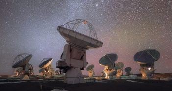 Đài thiên văn bắt được “gợn sóng” lạ từ thế giới 12 tỉ năm tuổi