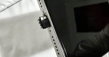 Sạc iPhone 15 Pro Max bằng cáp dỏm gây cháy