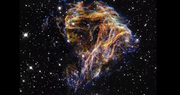 NASA: "Pháo hoa" rực sáng giữa vật thể đang lao vào dải Ngân Hà