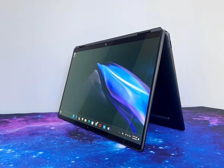 Laptop 2 trong 1 tích hợp công nghệ AI được giới thiệu tại CES 2024