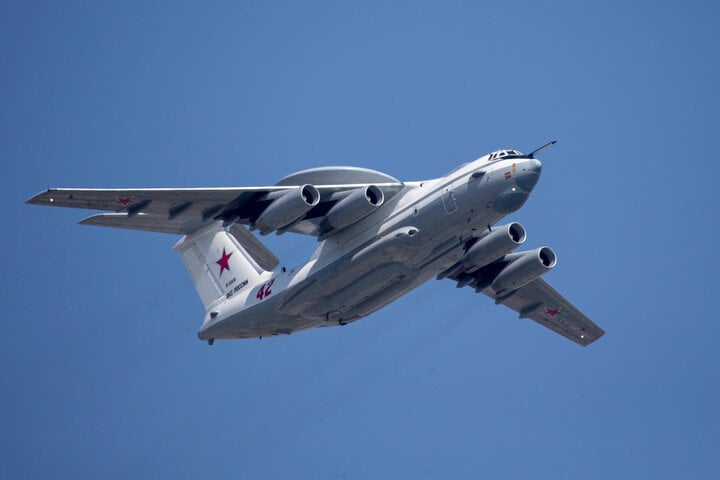 Ukraine tuyên bố hạ máy bay 'mắt thần' trên không của Nga