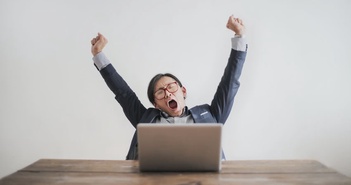 9 dấu hiệu cho thấy cơ thể bạn đang thiếu ngủ 9 dấu hiệu cho thấy cơ thể bạn đang thiếu ngủ
