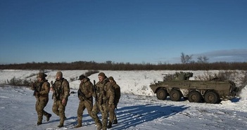 Bất ngờ khi lính Ukraine phải bỏ xe, đi bộ tới tiền tuyến