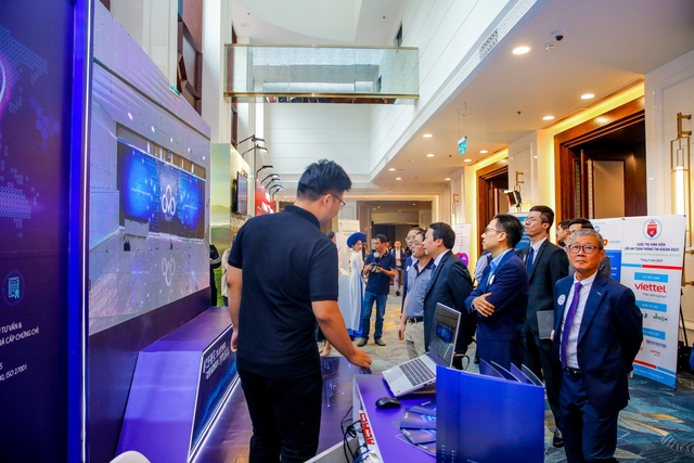 CMC trình diễn giải pháp mới tại ngày An toàn thông tin Việt Nam