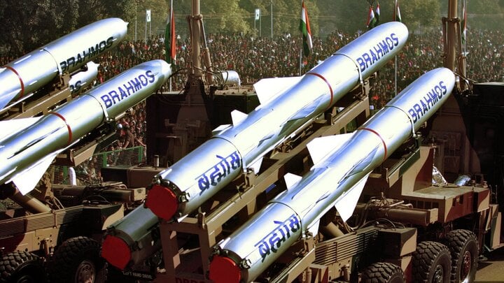 Philippines bắt đầu đưa vào trang bị tên lửa siêu thanh BrahMos