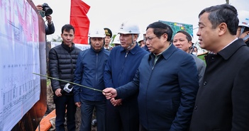 Thủ tướng: "Vượt nắng thắng mưa", "xuyên lễ xuyên Tết" để hoàn thành đường dây 500 kV mạch 3 vào tháng 6/2024