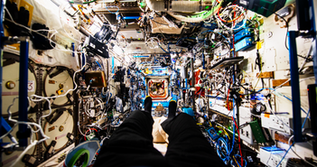 Bức ảnh gây choáng về nội thất trong trạm vũ trụ ISS
