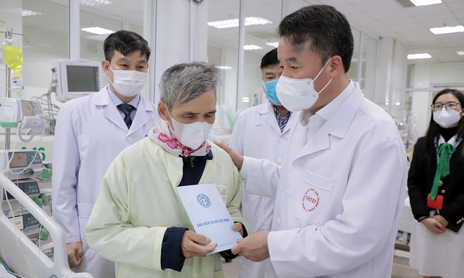 Tặng quà Tết bệnh nhân có hoàn cảnh khó khăn tại Hà Nội
