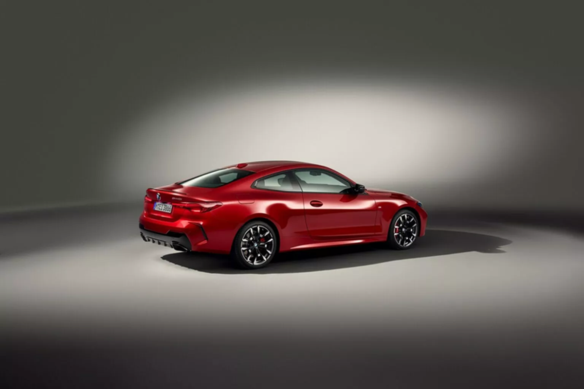 BMW 4 Series 2025 giá từ 50,700 USD - nâng cấp "ngập" công nghệ - Hình 10 BMW 4 Series 2025 gia tu 50,700 USD - nang cap