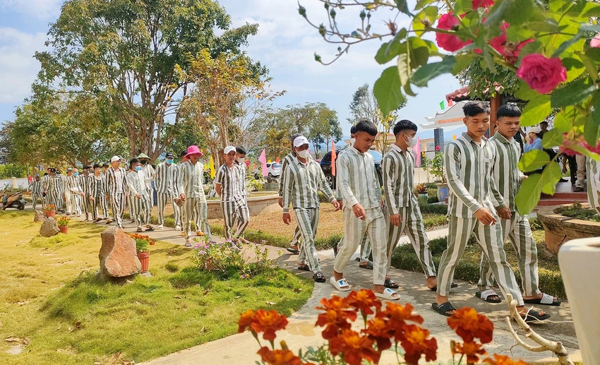 Dịp Tết Nguyên đán, Trại giam Gia Trung tập trung chăm lo Tết đầm ấm, đầy đủ và vui tươi cho các phạm nhân. Ảnh: LK. Chăm lo Tết cho phạm nhân
