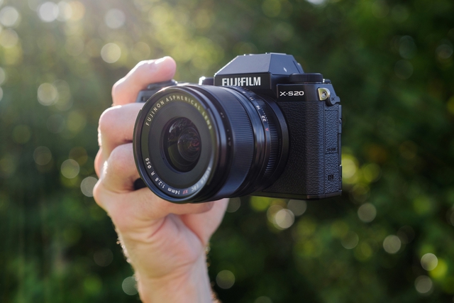 Fujifilm ra mắt máy ảnh kỹ thuật số không gương lật - Ảnh 2.