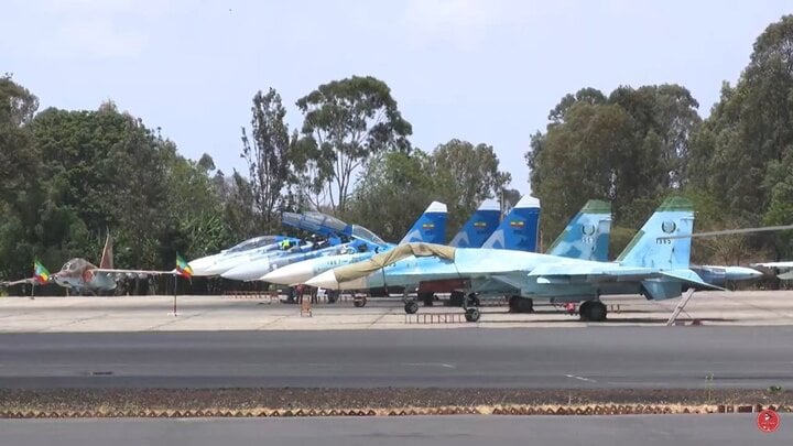 Su-27 của Ethiopia.