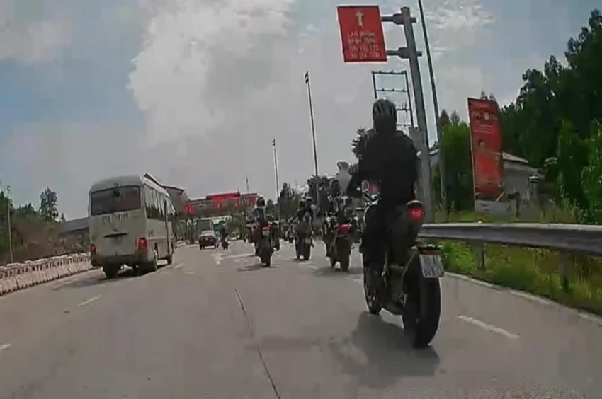 Đoàn xe mô tô từng bị xử phạt vì đi lên cao tốc Bắc Giang - Lạng Sơn.
