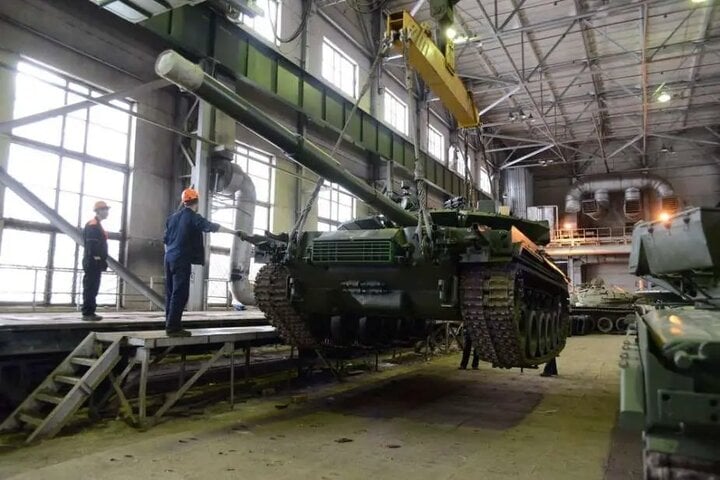 Nga sản xuất xe tăng mới, ‘thoải mái’ bù đắp tổn thất ở Ukraine