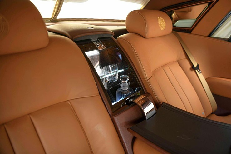 Rolls-Royce Phantom Lửa Thiêng