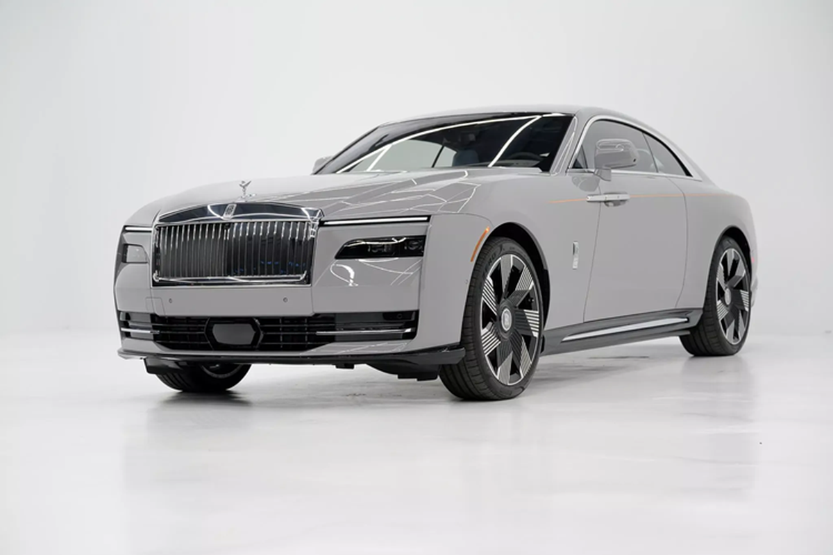 Rolls-Royce Spectre odo 160km rao bán đấu giá, dù "dính" danh sách đen