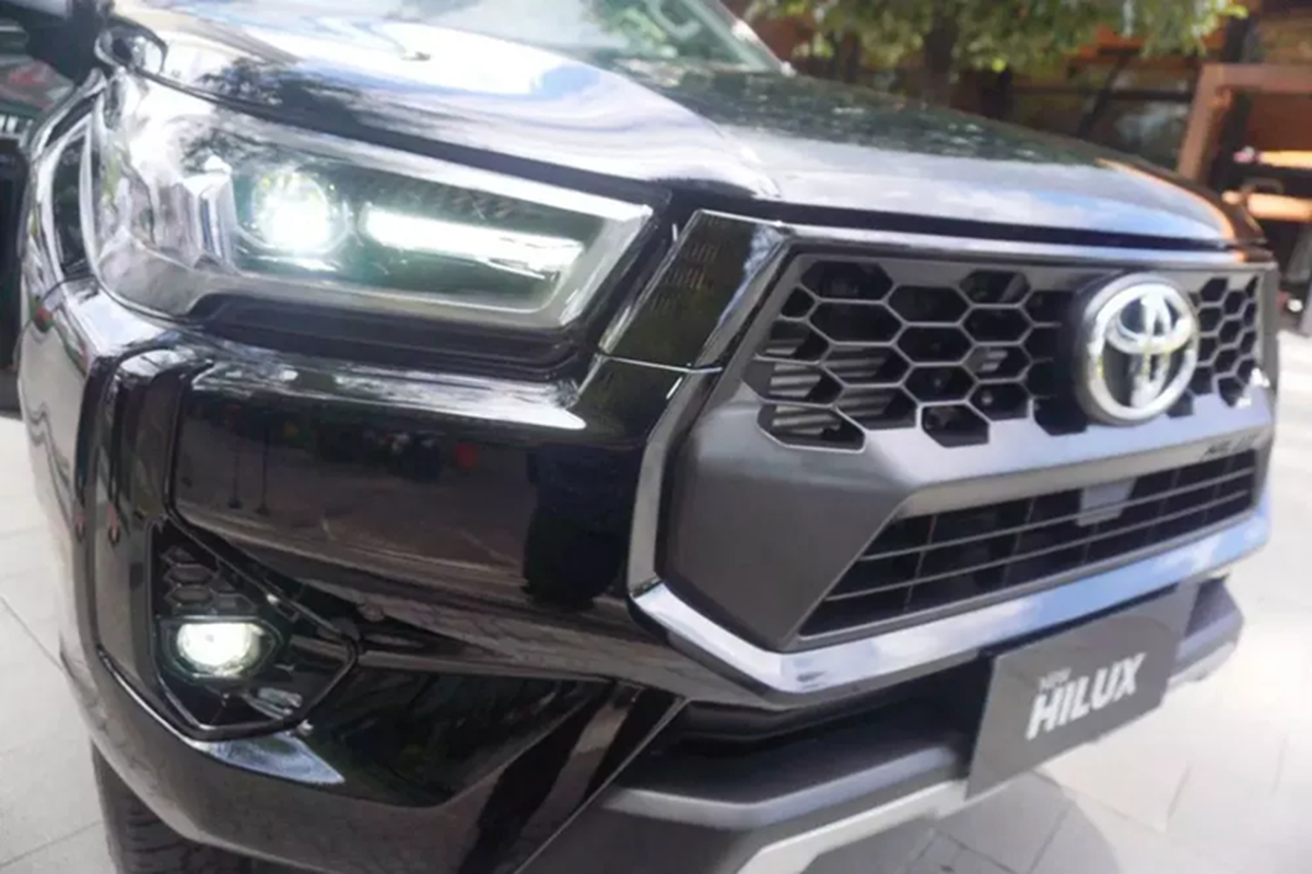 Cận cảnh Toyota Hilux 2024 nâng cấp từ 685 triệu đồng, sắp về Việt Nam - Hình 2 Can canh Toyota Hilux 2024 nang cap tu 685 trieu dong, sap ve Viet Nam-Hinh-2