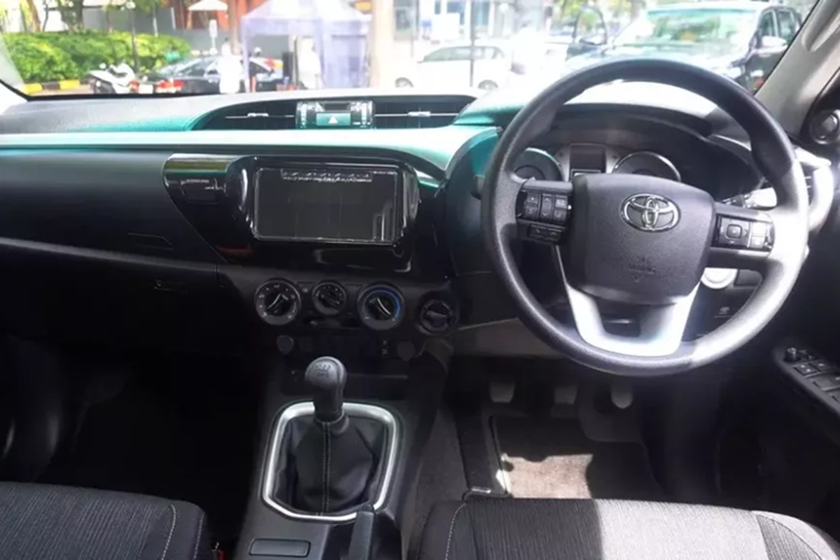 Cận cảnh Toyota Hilux 2024 nâng cấp từ 685 triệu đồng, sắp về Việt Nam - Hình 6 Can canh Toyota Hilux 2024 nang cap tu 685 trieu dong, sap ve Viet Nam-Hinh-6