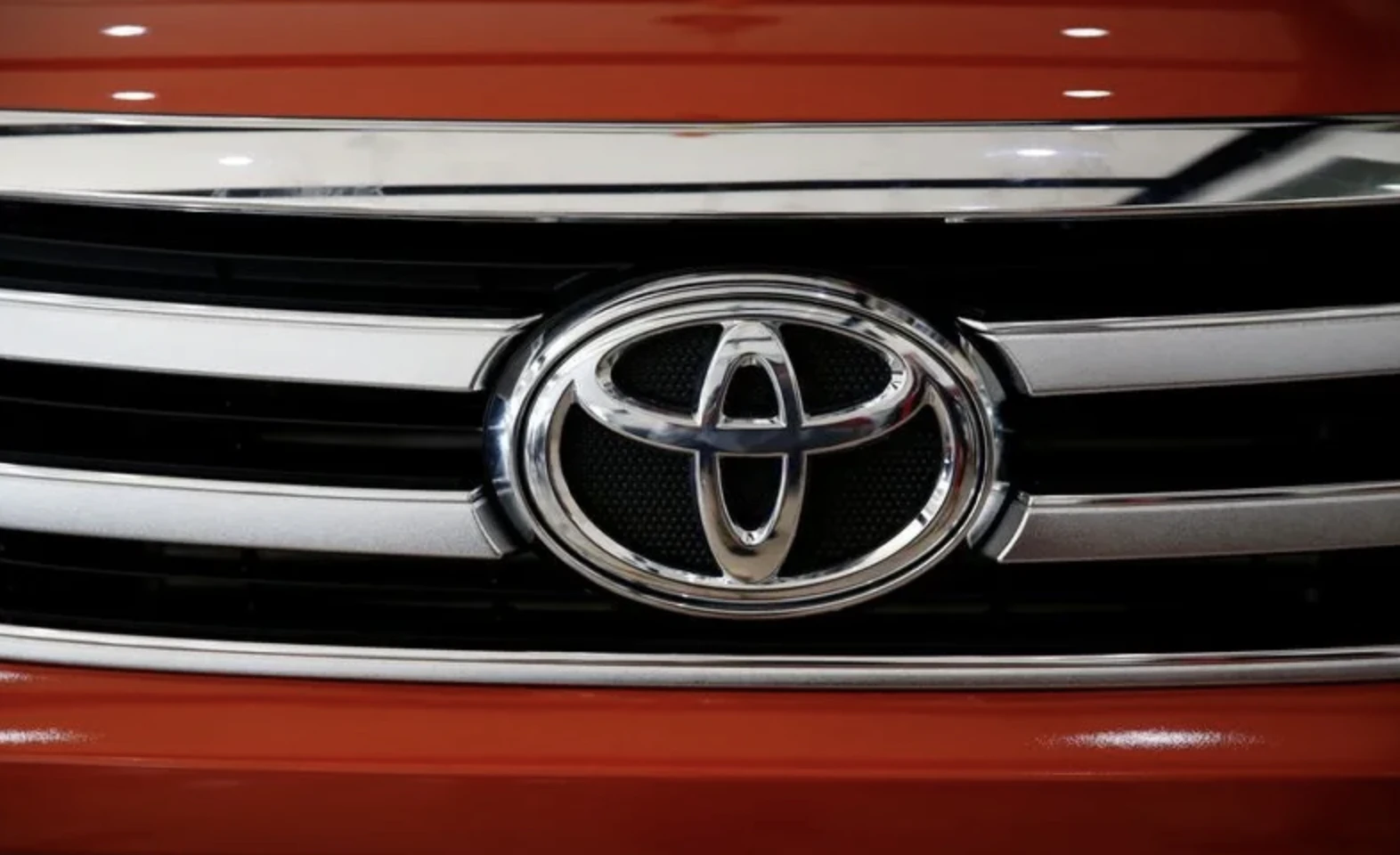 Toyota gặp vấn đề liên quan đến động cơ diesel, tạm dừng sản xuất 10 mẫu xe- Ảnh 1. Toyota gặp vấn đề liên quan đến động cơ diesel, tạm dừng sản xuất 10 mẫu xe- Ảnh 1.