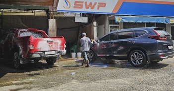 Cách rửa xe ô tô tại nhà dưới thời tiết ẩm để xe không bị mùi hôi
