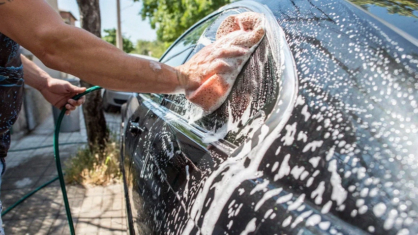 Khi rửa xe ô tô tại nhà chủ xe cũng cần bỏ túi cho mình những kinh nghiệm.