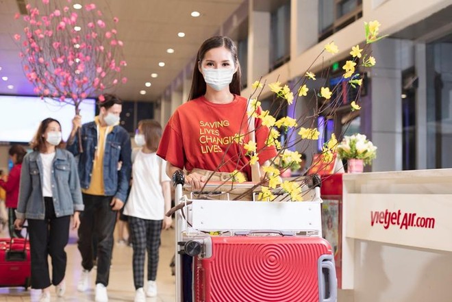 Đường bay từ TP.HCM đi các địa phương đã gần như kín chỗ